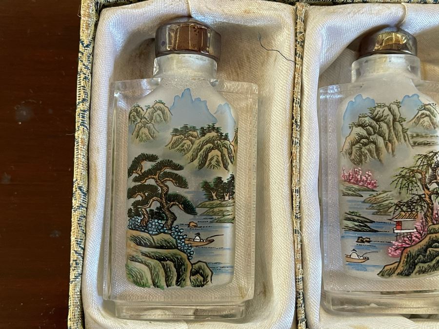 Set Of Four Reverse Painted Chinese Snuff Bottles With Presentation Box  [Photo 3]