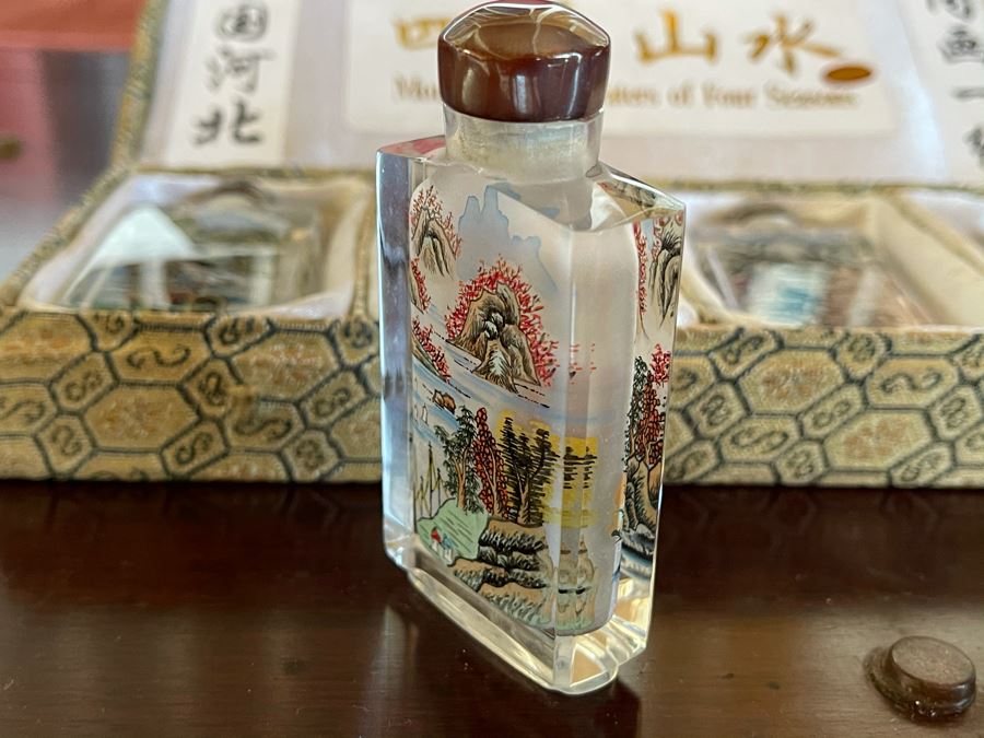 Set Of Four Reverse Painted Chinese Snuff Bottles With Presentation Box  [Photo 8]