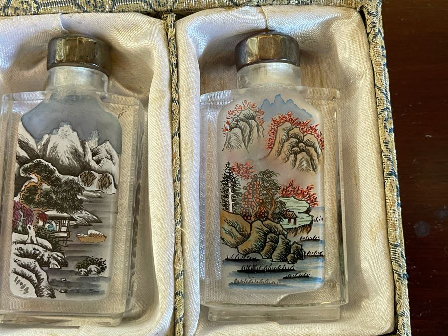 Set Of Four Reverse Painted Chinese Snuff Bottles With Presentation Box  [Photo 6]
