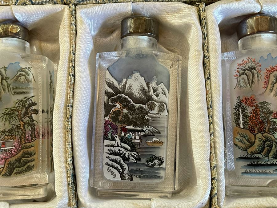Set Of Four Reverse Painted Chinese Snuff Bottles With Presentation Box  [Photo 5]