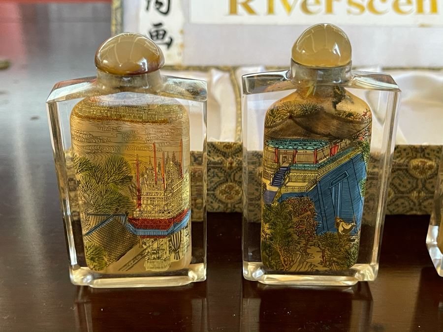 Set Of Four Reverse Painted Chinese Snuff Bottles With Presentation Box  [Photo 6]