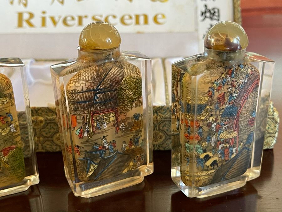 Set Of Four Reverse Painted Chinese Snuff Bottles With Presentation Box  [Photo 4]