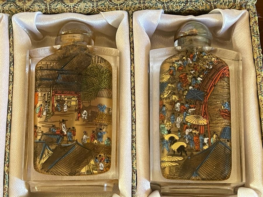 Set Of Four Reverse Painted Chinese Snuff Bottles With Presentation Box  [Photo 14]