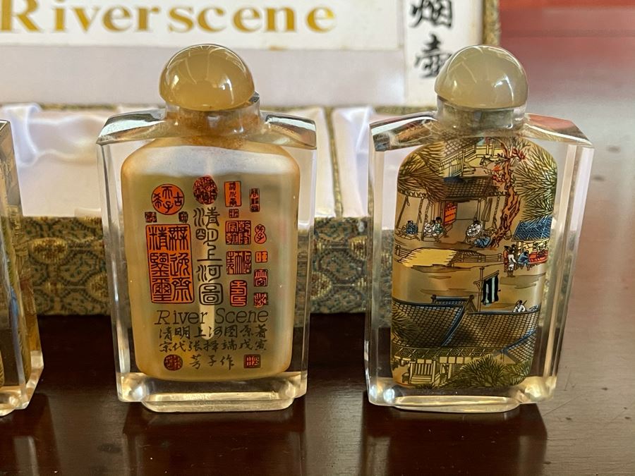 Set Of Four Reverse Painted Chinese Snuff Bottles With Presentation Box  [Photo 7]