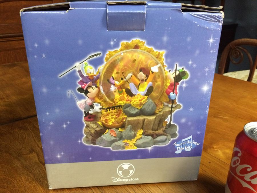 Mickey Mouse and Friends Falling Leaves LARGE Snowglobe [Photo 5]