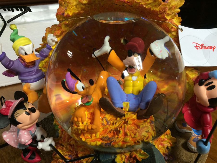 Mickey Mouse and Friends Falling Leaves LARGE Snowglobe [Photo 3]