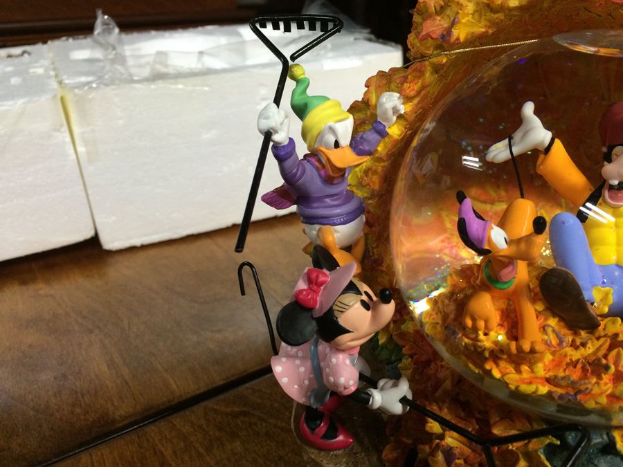 Mickey Mouse and Friends Falling Leaves LARGE Snowglobe [Photo 8]