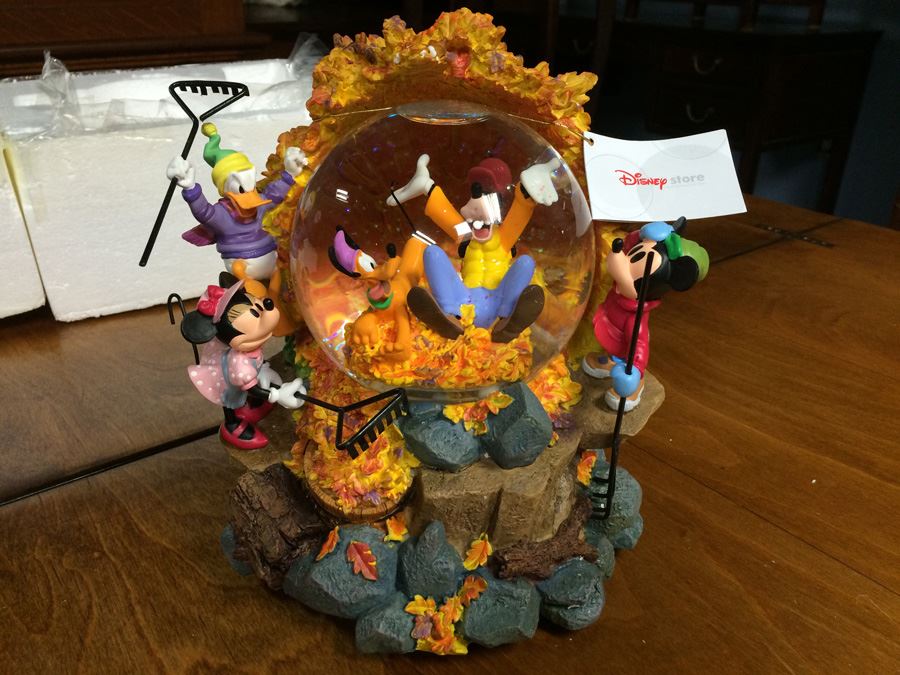 Mickey Mouse and Friends Falling Leaves LARGE Snowglobe [Photo 2]