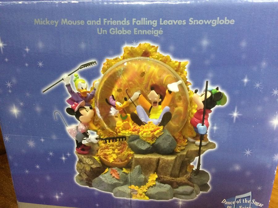 Mickey Mouse and Friends Falling Leaves LARGE Snowglobe [Photo 4]