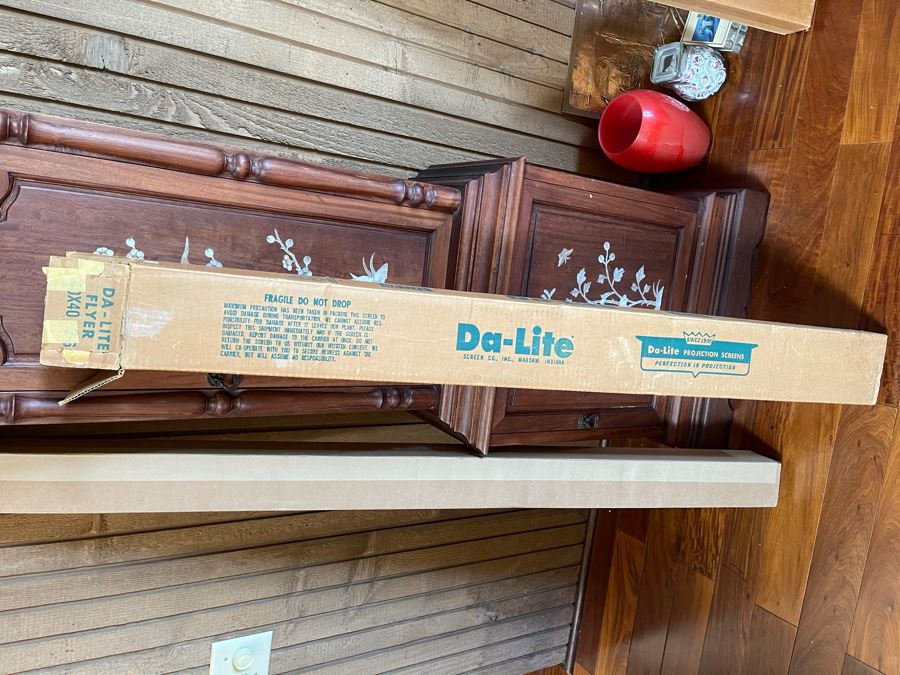 New Old Stock Da-Lite Flyer Movie Screen With Original Box 42W [Photo 4]