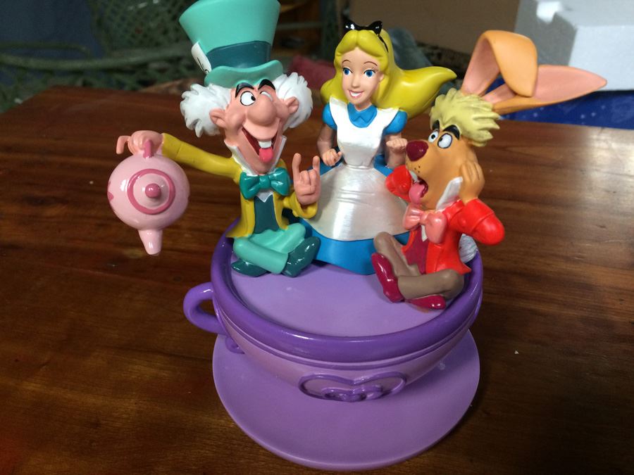 Mad Tea Party Paper Clip Holder Disneyland [Photo 2]