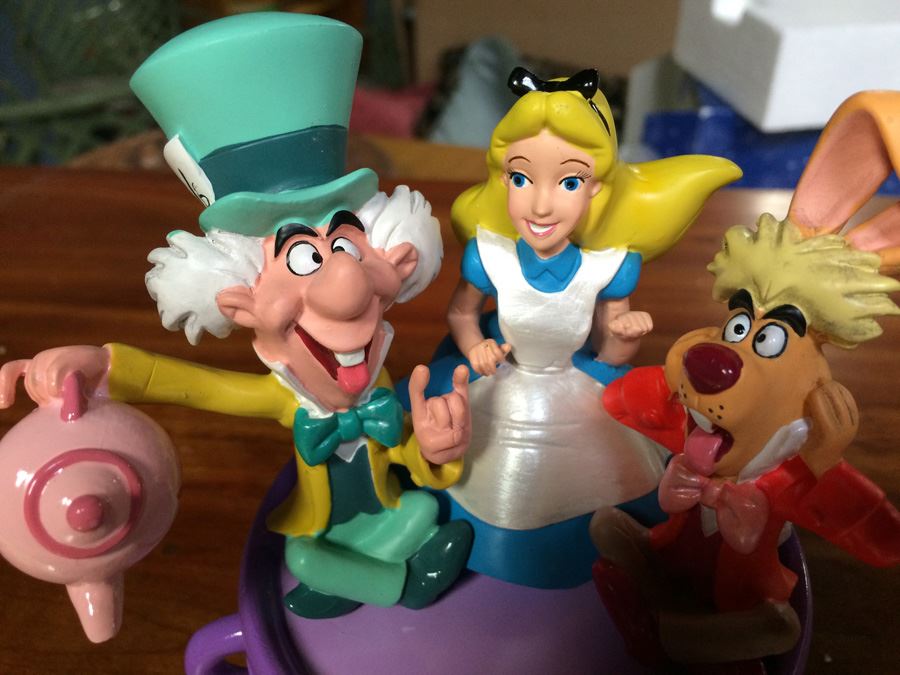 Mad Tea Party Paper Clip Holder Disneyland [Photo 3]