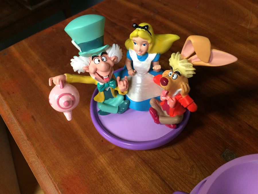 Mad Tea Party Paper Clip Holder Disneyland [Photo 7]