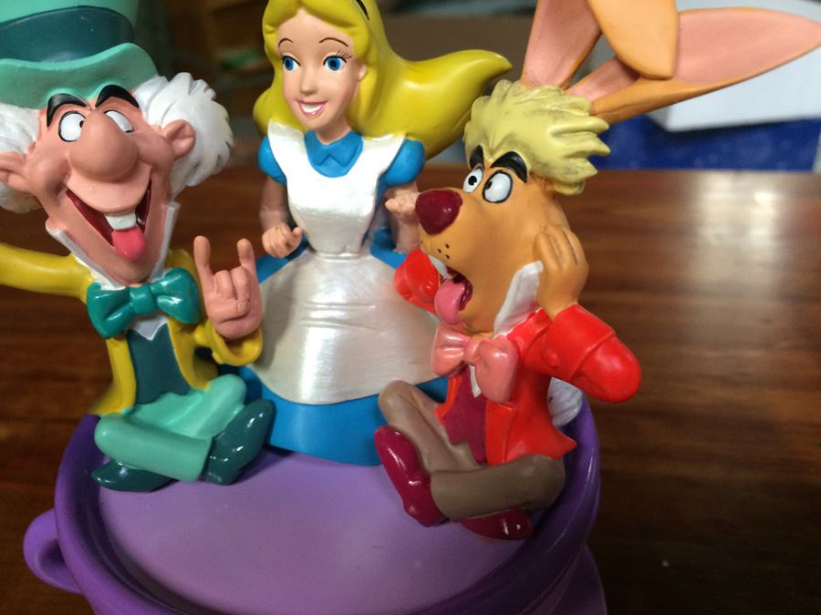 Mad Tea Party Paper Clip Holder Disneyland [Photo 4]