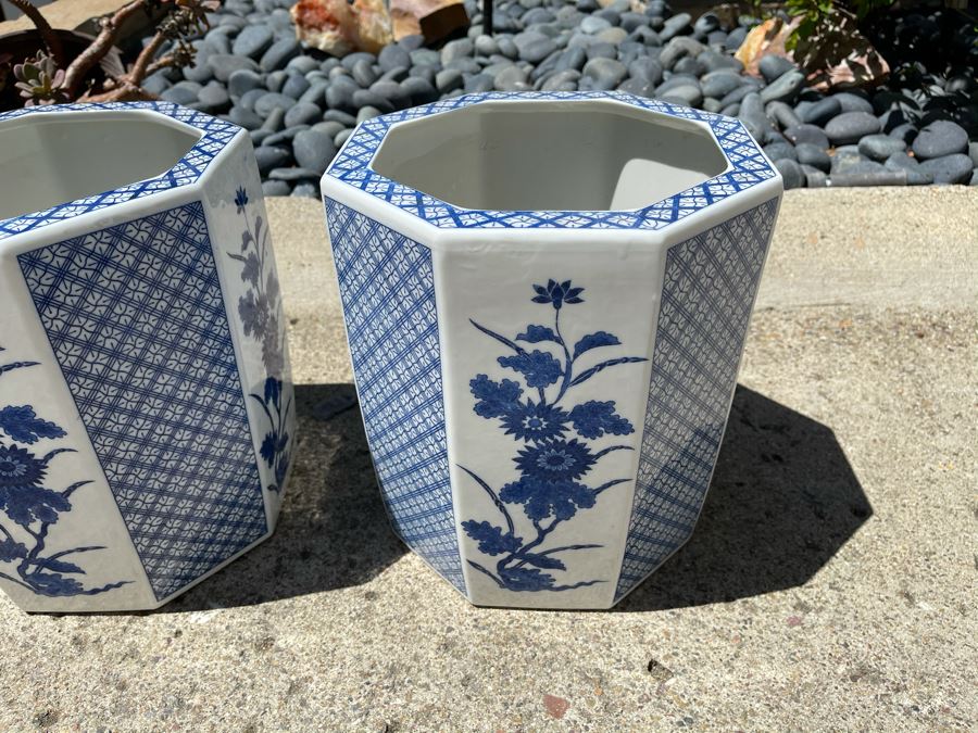 JUST ADDED - Pair Of Blue And White Flower Pots Apx 12H [Photo 3]