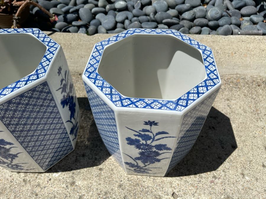 JUST ADDED - Pair Of Blue And White Flower Pots Apx 12H [Photo 4]