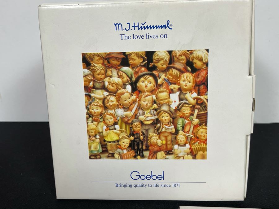 Hummel Figurine 'Favorite Pet' #361 4.5H With Original Box [Photo 9]