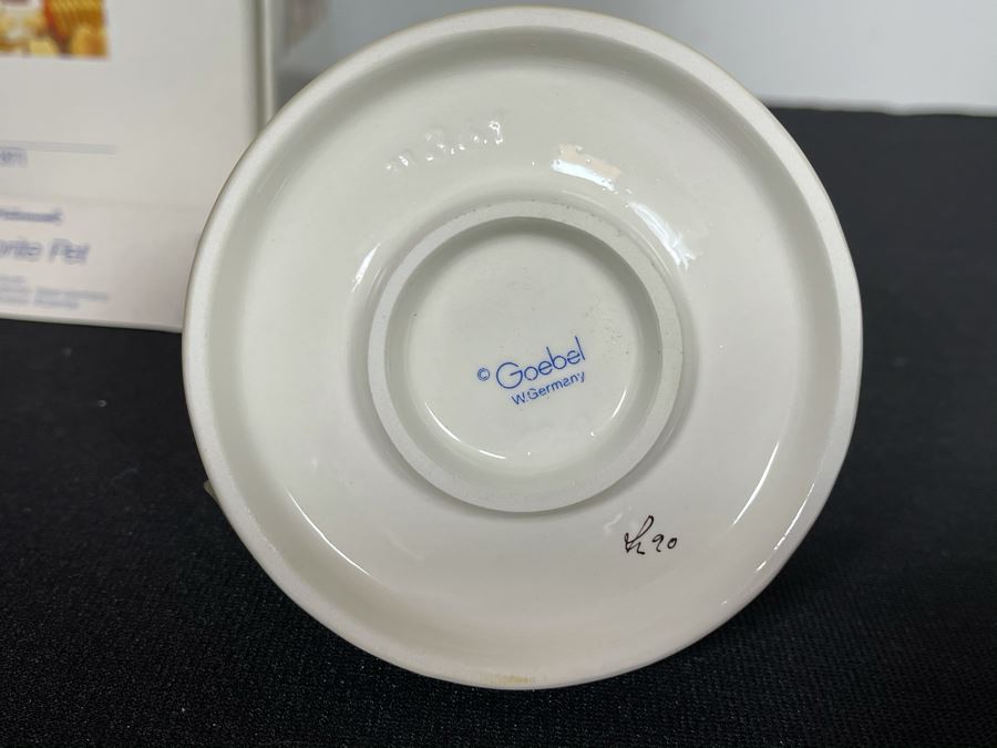 Hummel Figurine 'Favorite Pet' #361 4.5H With Original Box [Photo 7]