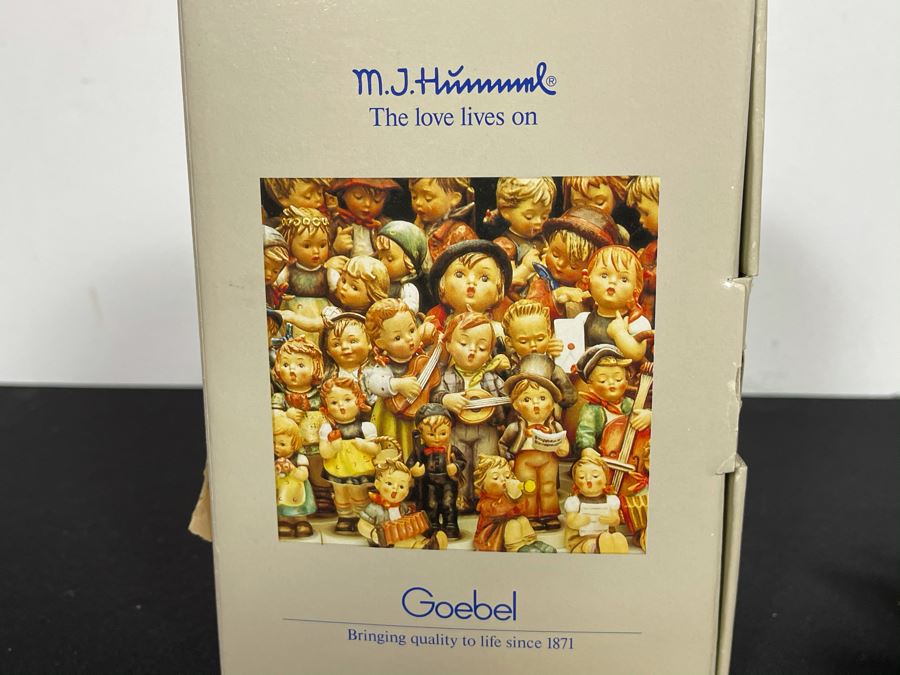 Hummel Figurine 'Coquettes' #179 5H With Original Box [Photo 8]