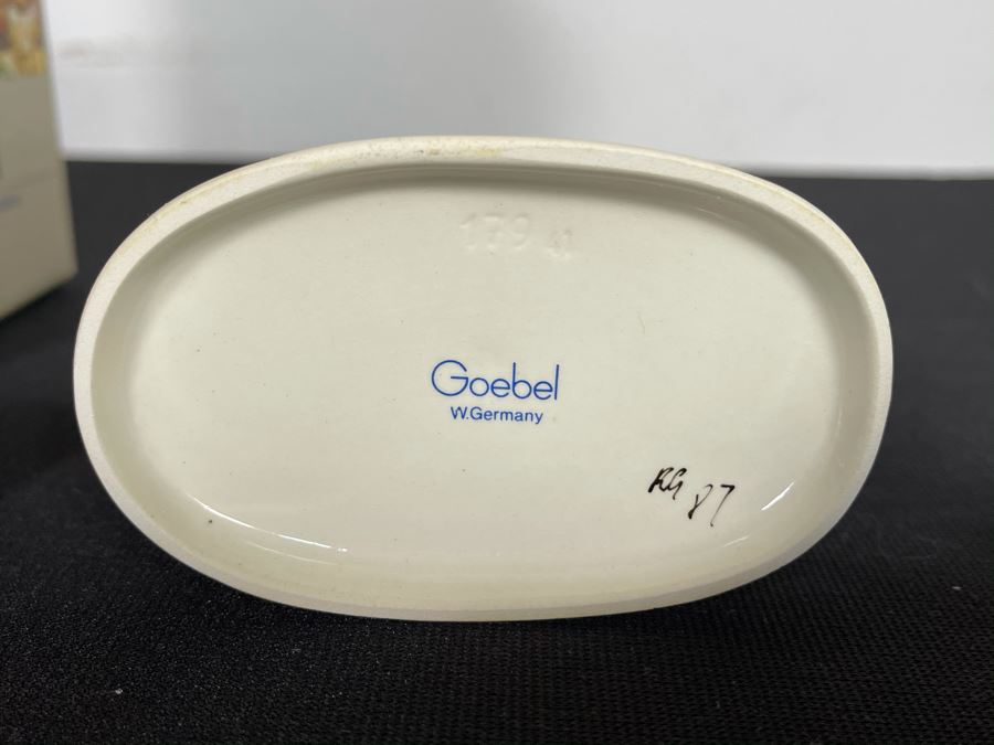 Hummel Figurine 'Coquettes' #179 5H With Original Box [Photo 6]