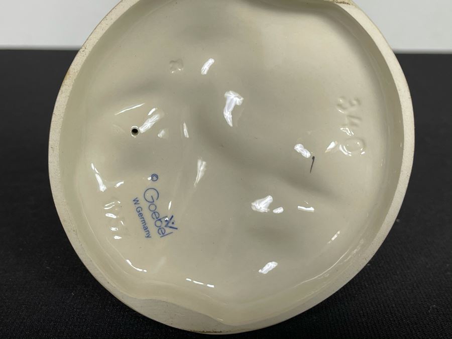 Hummel Figurine 'Letter To Santa Clause' #179 7H With Original Box [Photo 7]