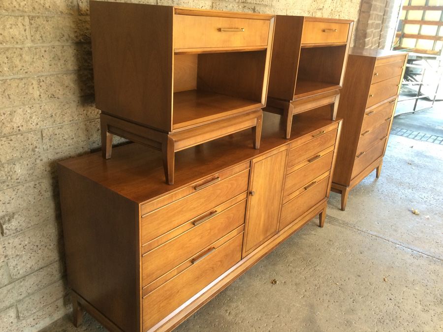 Drexel Mid Century Modern 4-Piece Bedroom Set - (2 ...