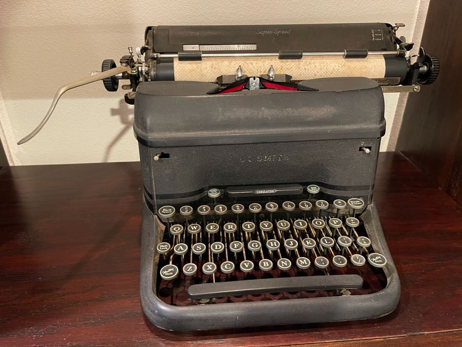 Vintage Metal Typewriter [Photo 1]