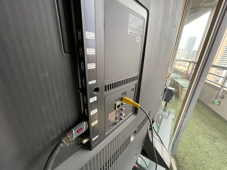 Samsung 65' 4K UHDTV Curved Screen Model No UN65JU670 [Photo 15]