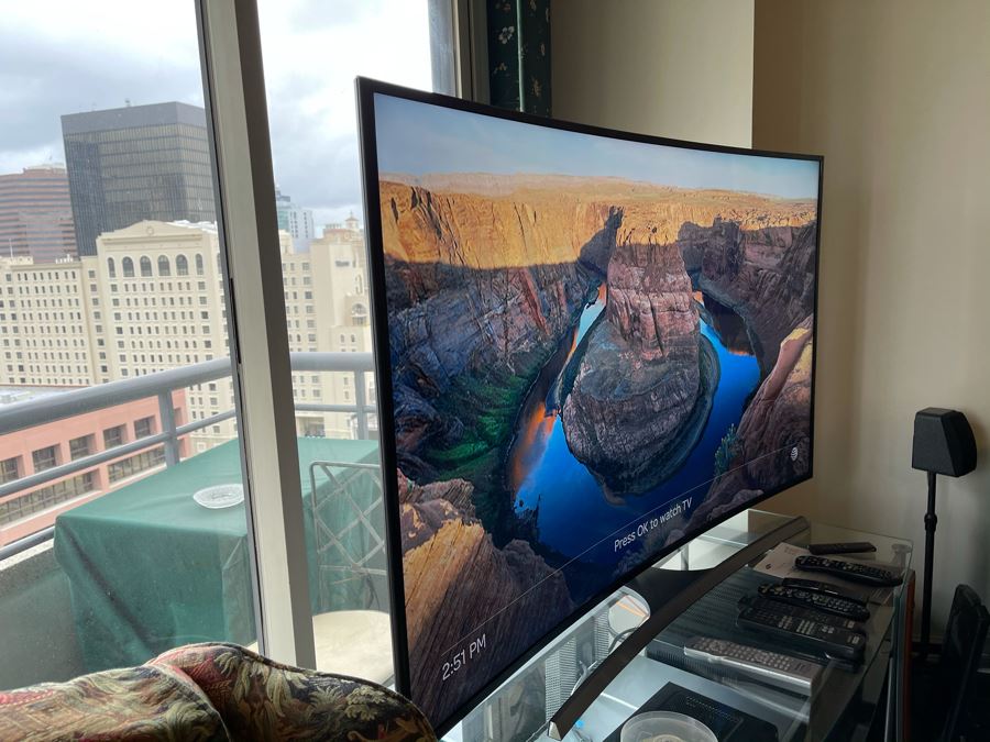 Samsung 65' 4K UHDTV Curved Screen Model No UN65JU670 [Photo 7]