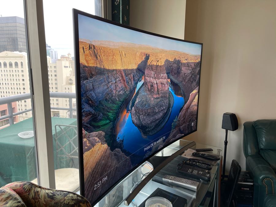 Samsung 65' 4K UHDTV Curved Screen Model No UN65JU670 [Photo 6]