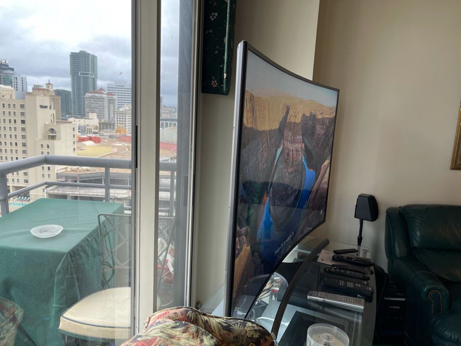 Samsung 65' 4K UHDTV Curved Screen Model No UN65JU670 [Photo 9]