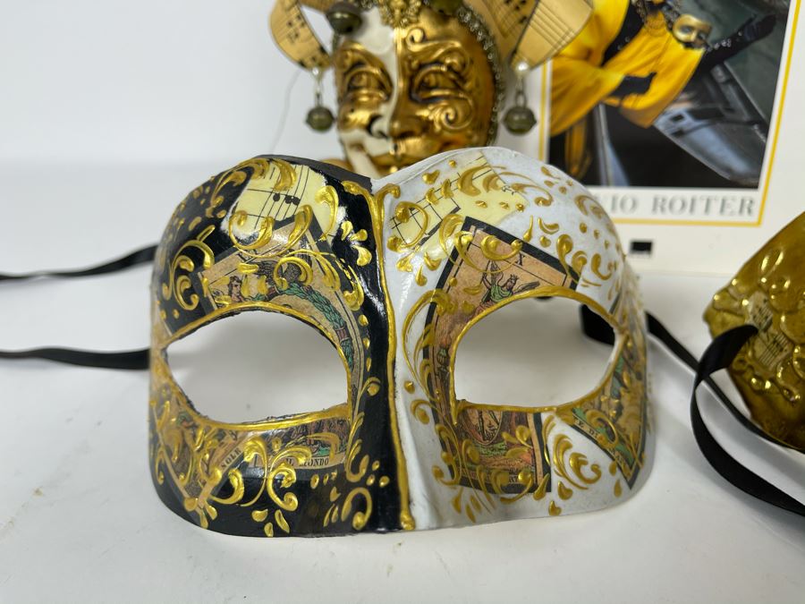 Venetian Italian Masks And Book: Venezia In Maschera [Photo 3]