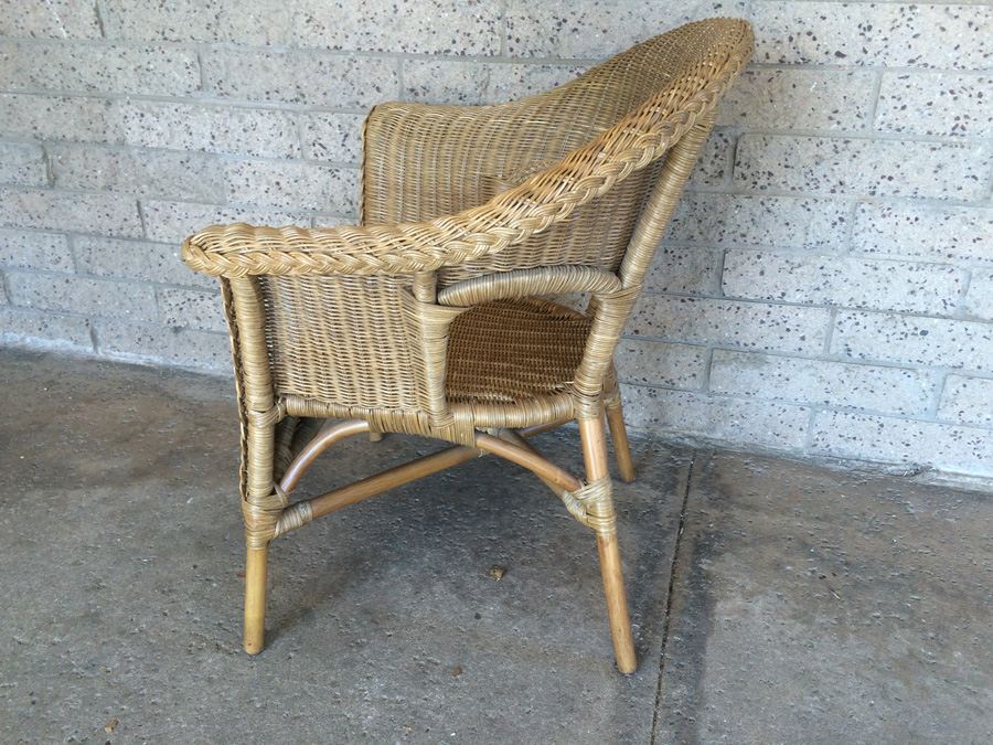 Light Brown Wicker Chair [Photo 3]
