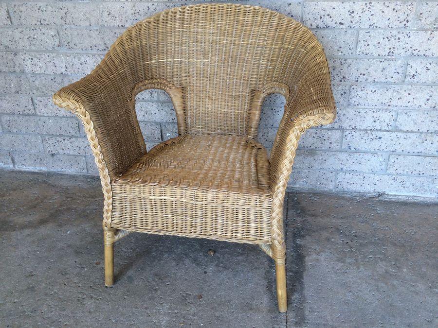Light Brown Wicker Chair [Photo 1]