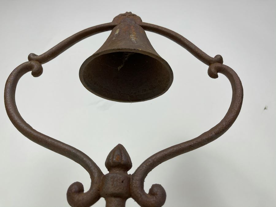 Vintage Cast Iron Bell 16H X 10.5W [Photo 4]