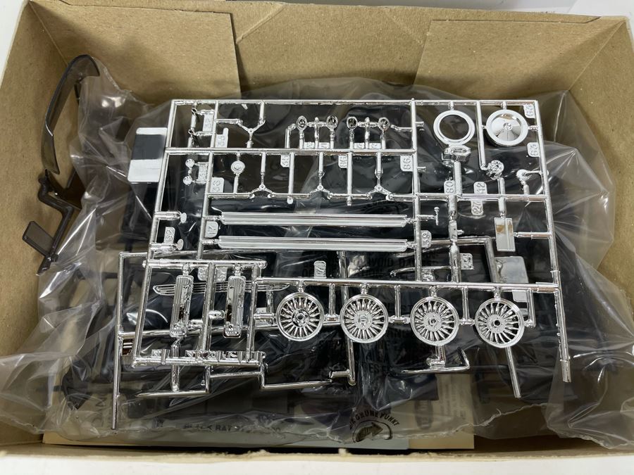 Monogram 1965 Vette Street Machine Car Model 1991 [Photo 8]