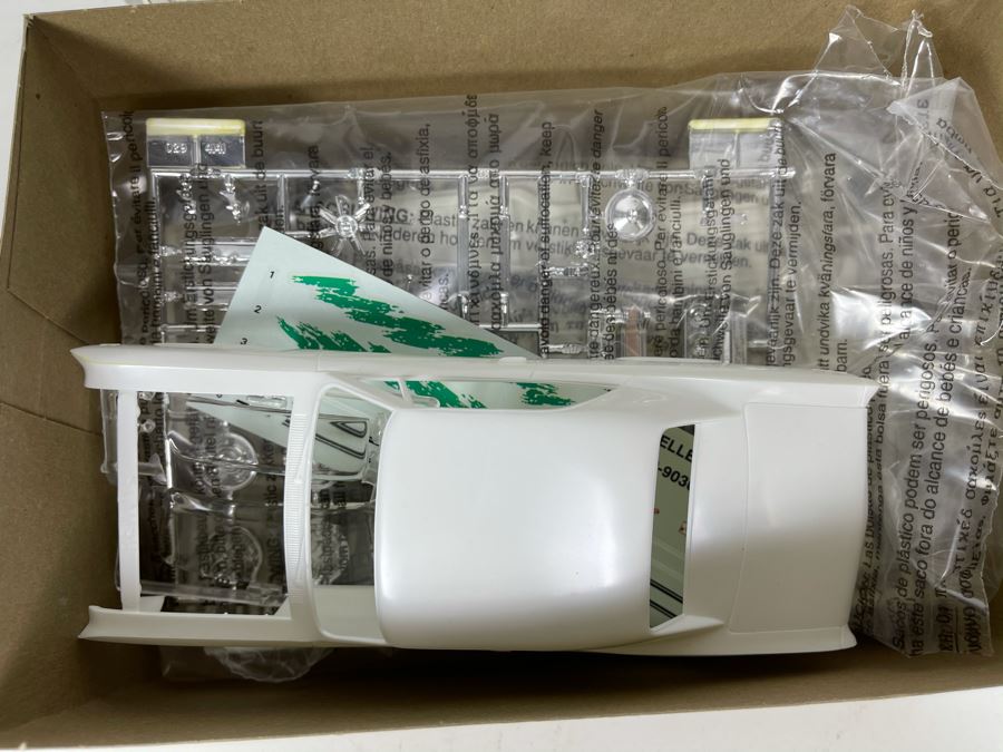 AMT Ertl 1967 Chevrolet Chevelle SS396 Car Model Kit 1990 [Photo 9]