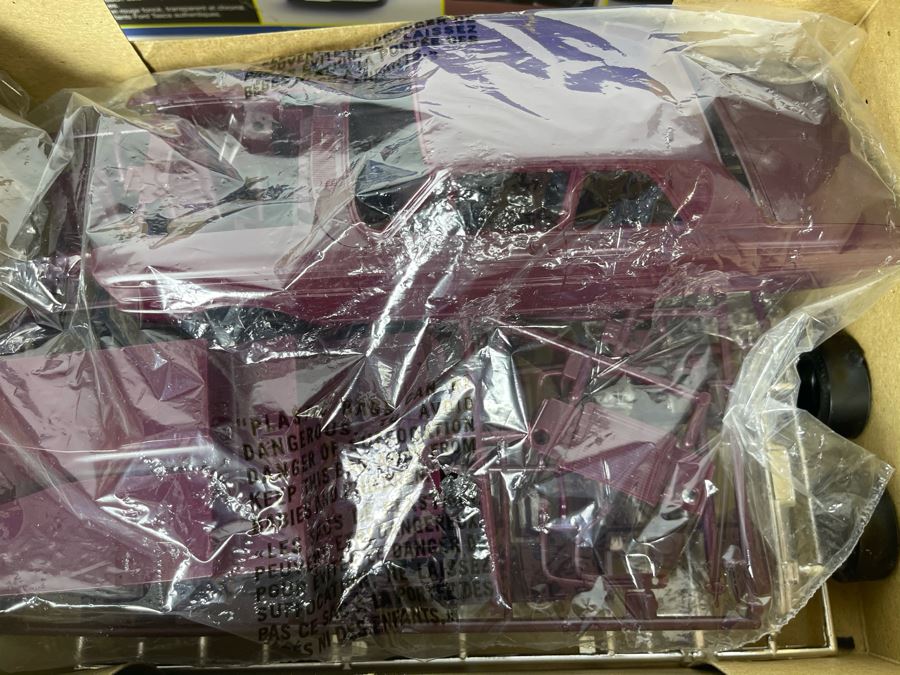 Revell Hot Rod Tasca Ford Thunderbolt Car Model Kit 1990 [Photo 9]