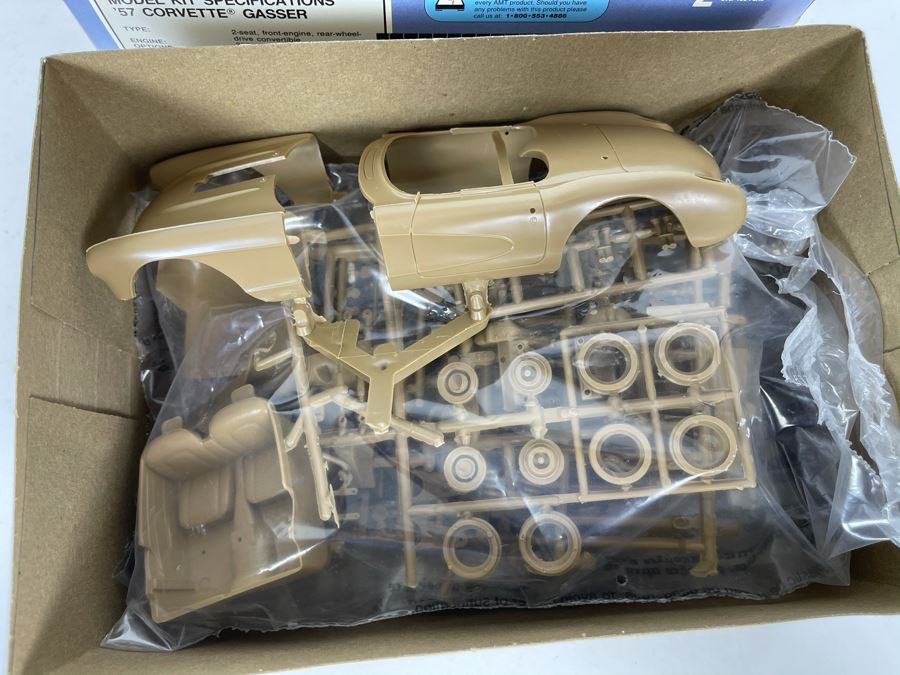 AMT Ertl 1957 Chevrolet Corvette Gasser Car Model Kit 1990 [Photo 8]