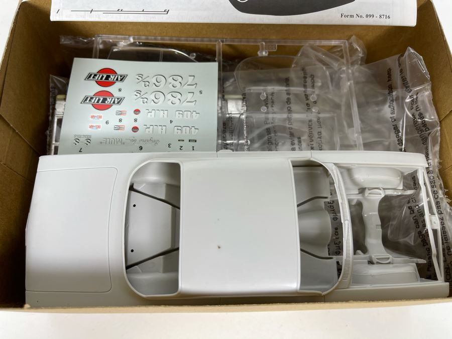 AMT Ertl 1962 Chevrolet Bel Air 409 Car Model Kit 1993 [Photo 9]