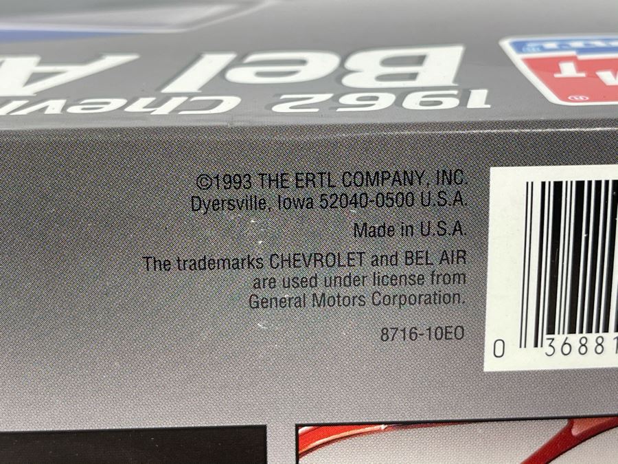 AMT Ertl 1962 Chevrolet Bel Air 409 Car Model Kit 1993 [Photo 5]