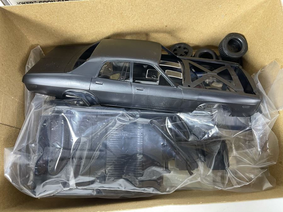 AMT ERTL Joker Goon Car / Gotham City Police Car From Batman Model Kit 1989 [Photo 8]