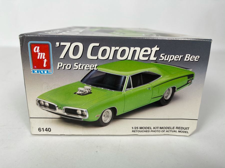 AMT Ertl 1970 Pro Street 1970 Coronet Super Bee Car Model Kit 1992 [Photo 6]