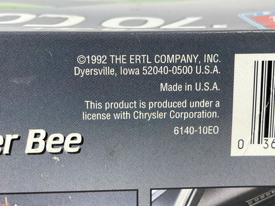 AMT Ertl 1970 Pro Street 1970 Coronet Super Bee Car Model Kit 1992 [Photo 5]