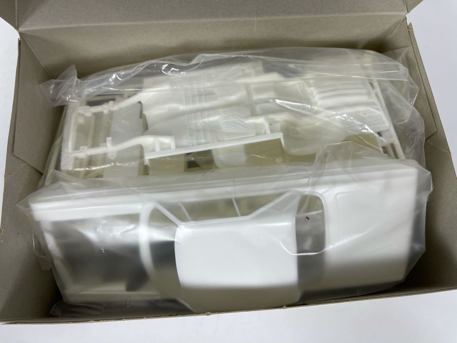 Lindberg 1964 Plymouth Belvedere Car Model Kit 1988 [Photo 9]