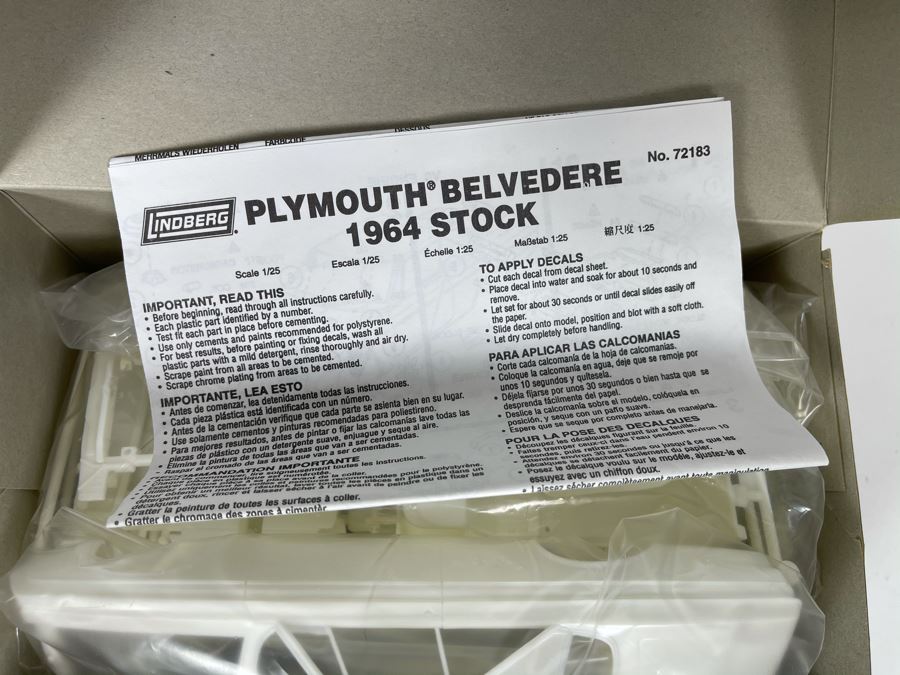 Lindberg 1964 Plymouth Belvedere Car Model Kit 1988 [Photo 8]