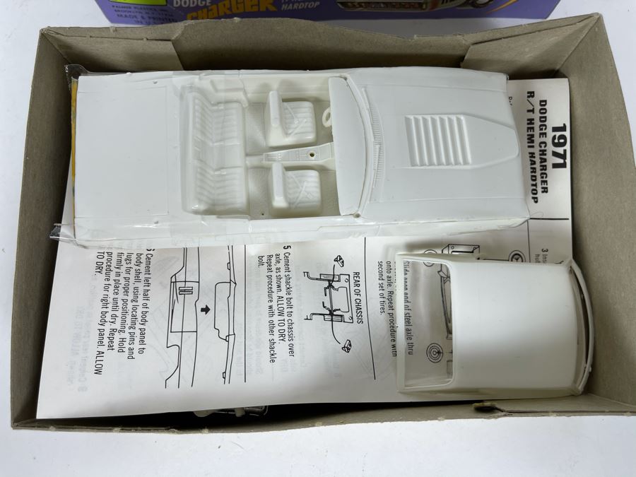 Palmer 1971 Dodge Charger R/T Hemi Hardtop Car Model Kit [Photo 6]