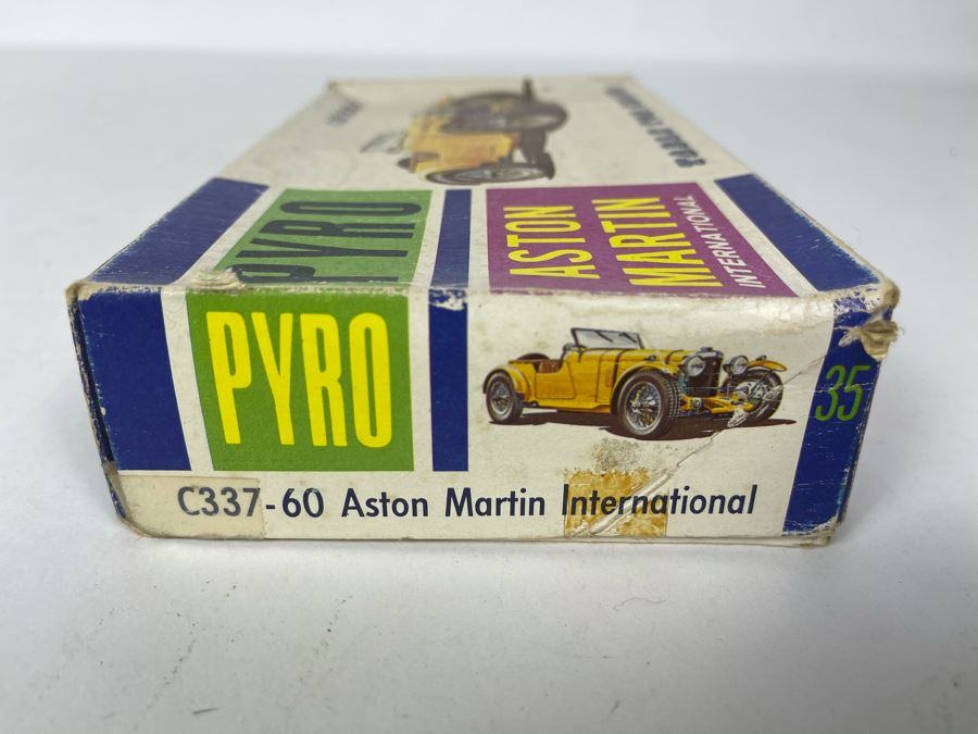Pyro Aston Martin Internation Car Model Kit 1967 [Photo 5]