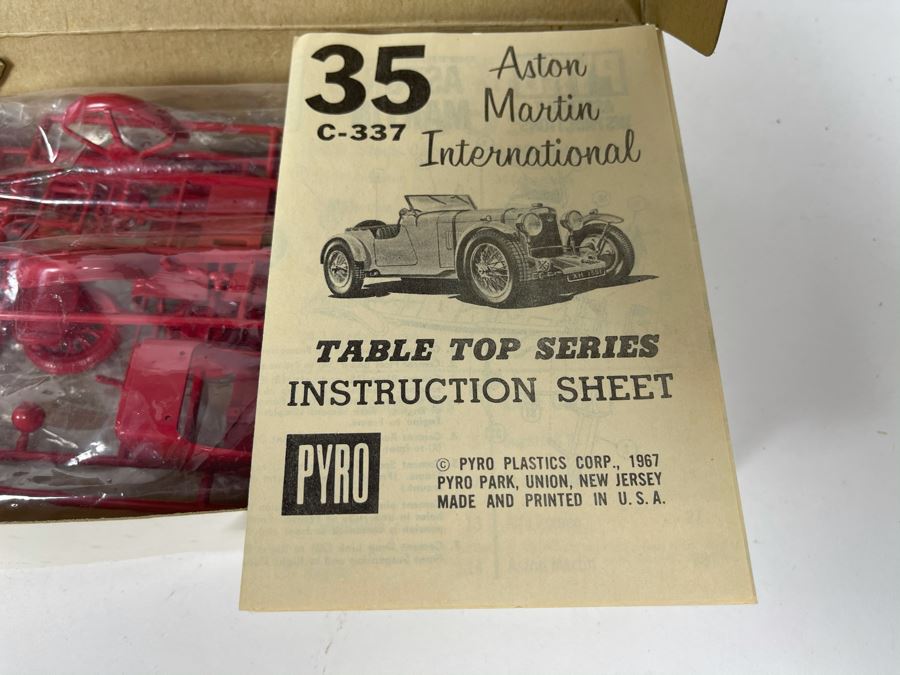 Pyro Aston Martin Internation Car Model Kit 1967 [Photo 7]
