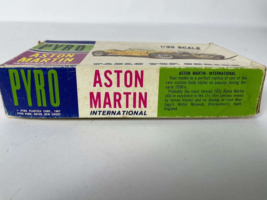 Pyro Aston Martin Internation Car Model Kit 1967 [Photo 2]